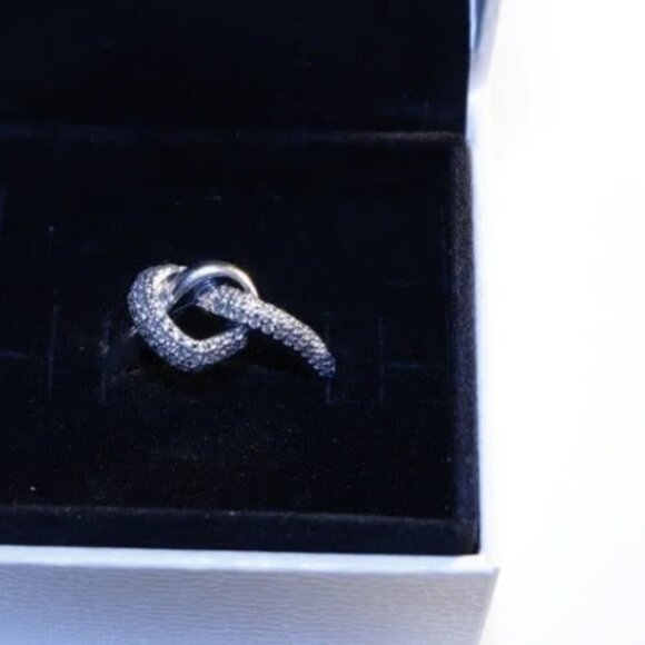 PANDORA Ring Knotted Heart Ring - Picture 4 of 5